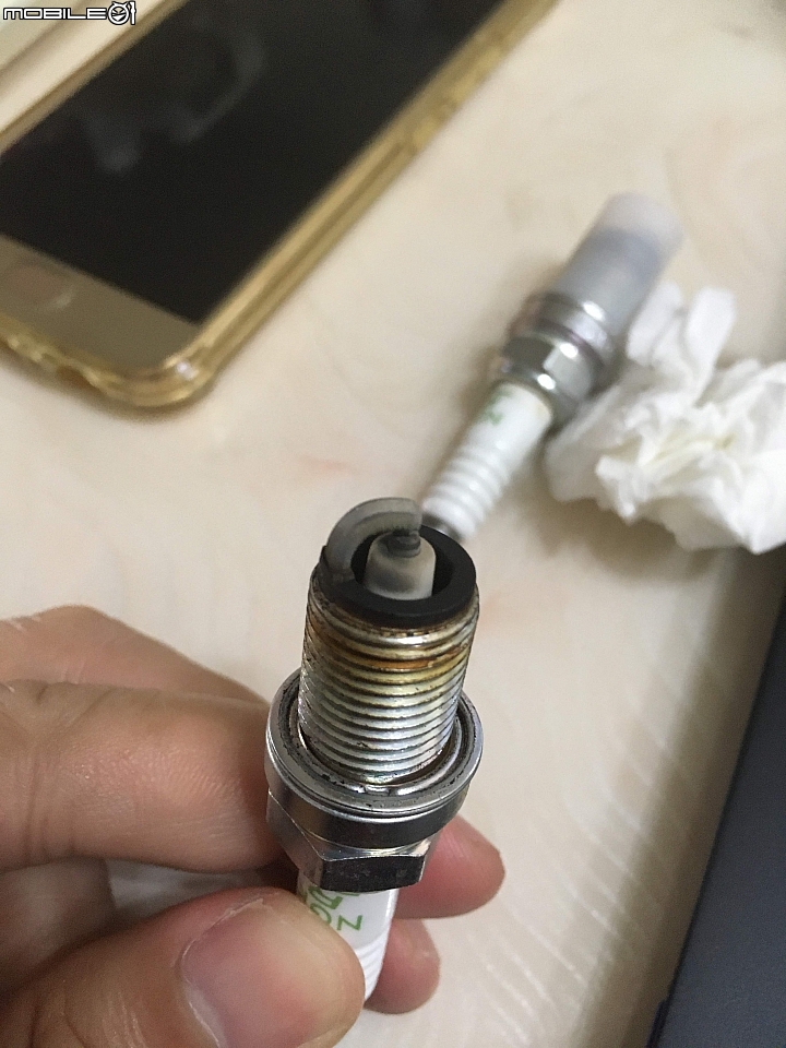 火星塞更換的時機與外觀判斷好壞?