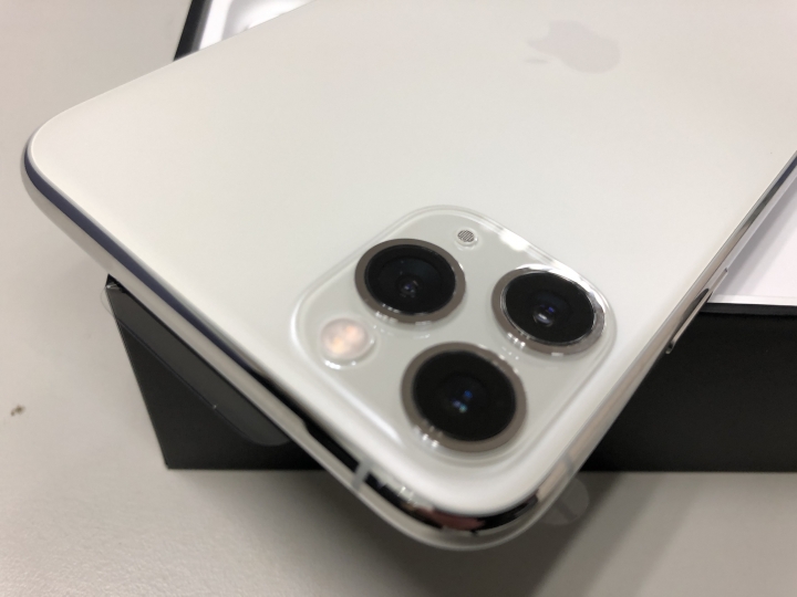 Apple iPhone 11 Pro Max 銀色 開箱 之二