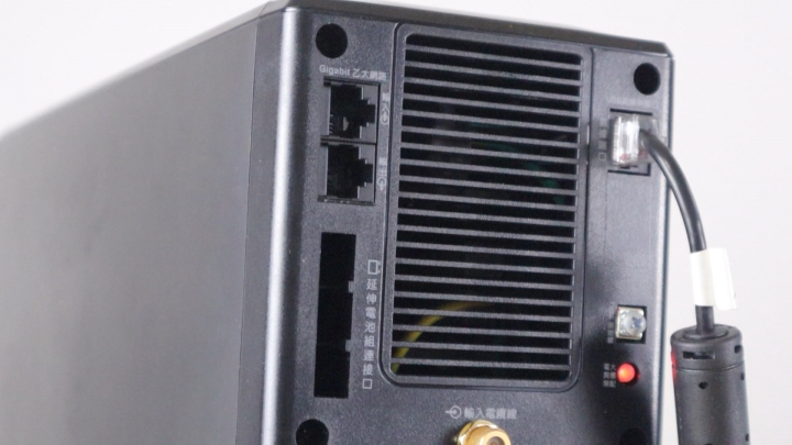 開箱 APC BR1500G-TW 在線互動式不斷電系統