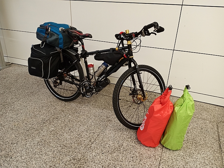 鐵馬騎幻旅程 maktub - 義瑞法之旅   （最終篇 : 巴黎戴高樂機場   全文完）