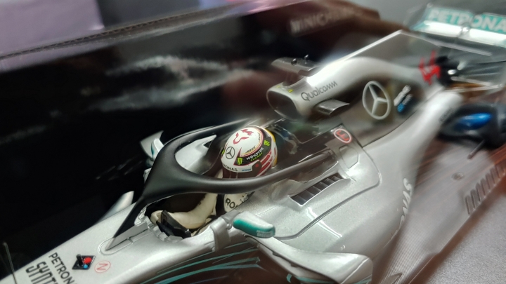[開箱]MINICHAMPS 1/18 MERCEDES  W09   L.HAMILTON