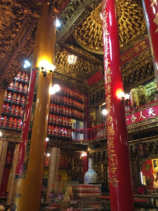 騎 單 車 ( 船 ) 遊 愛 河 、 嚐 美 食