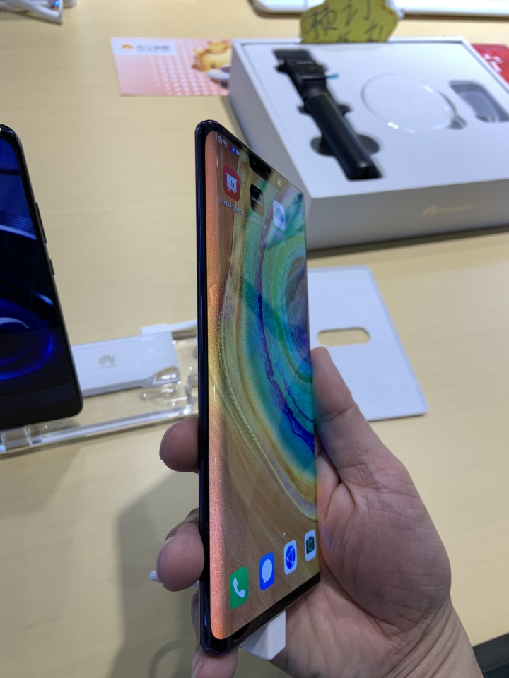 滿滿黑科技的華為Mate30pro