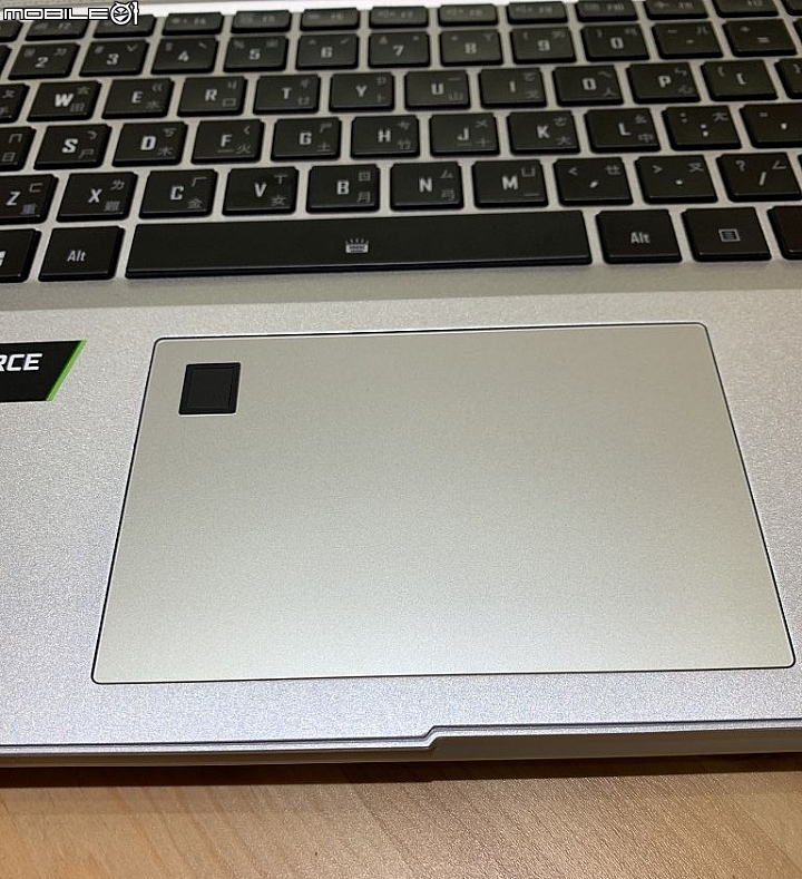 點我看大圖 <開箱> 淨白超美型 AERO 15S OLED 唯一 4K AMOLED Pantone 校色設計師專用筆電