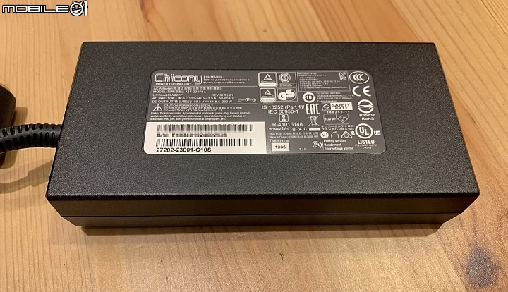 點我看大圖 <開箱> 淨白超美型 AERO 15S OLED 唯一 4K AMOLED Pantone 校色設計師專用筆電