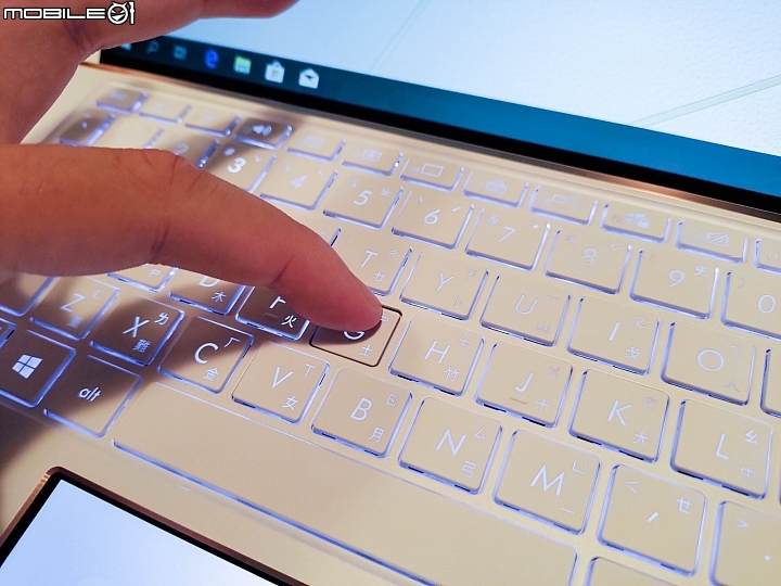 ZenBook Edition 30 白色高質感皮革精品筆電開箱