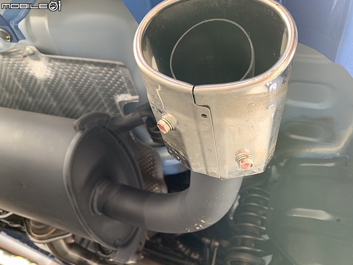 新車排氣管