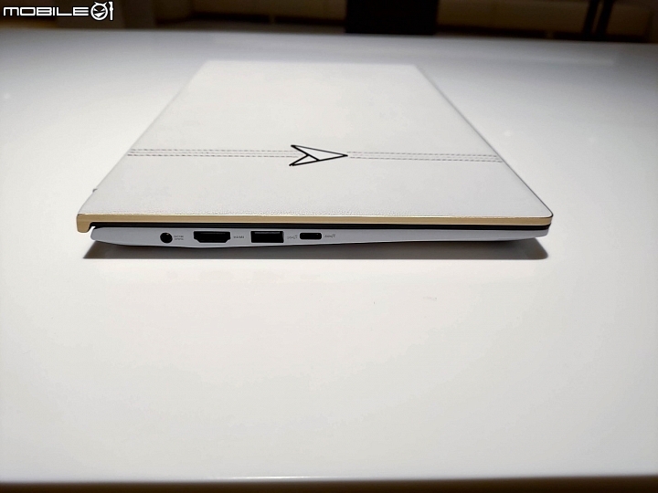 ZenBook Edition 30 白色高質感皮革精品筆電開箱