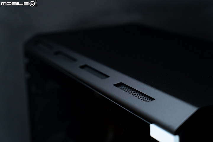 點我看大圖 穠纖合度的Evolv (? Phanteks Enthoo Evolv MATX