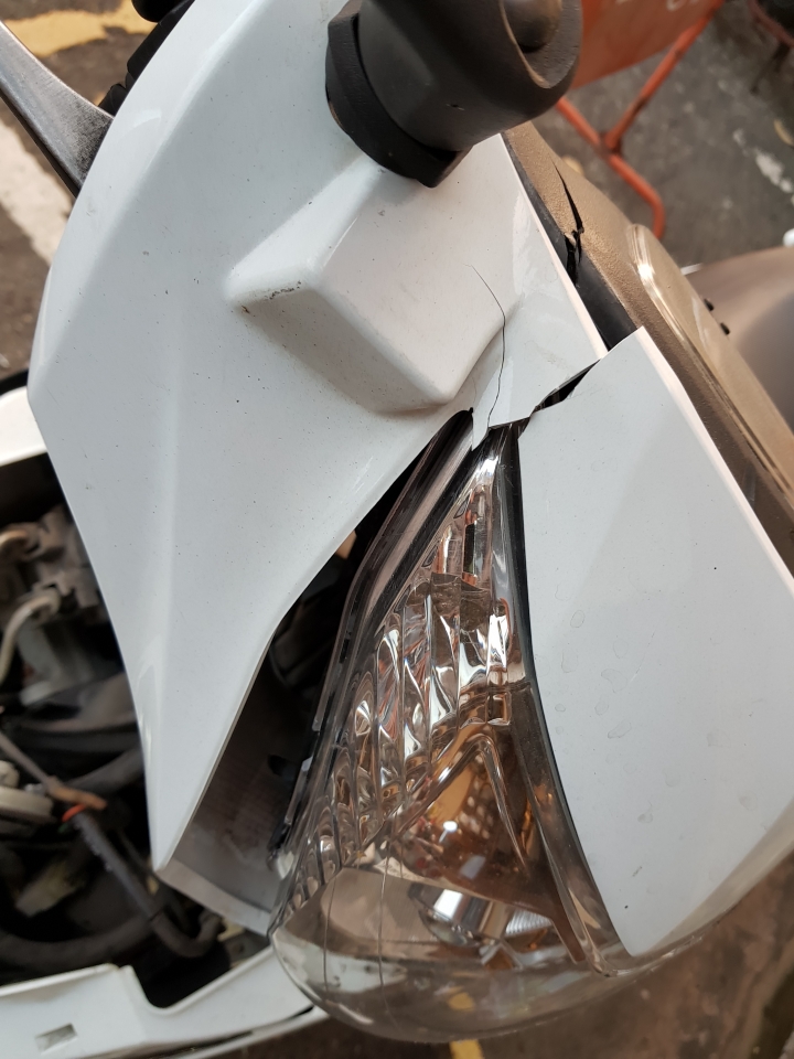 [請協助提供行車紀錄器或攝影機錄影]台中治安怎麼了!!??機車停在機車格內遭破壞