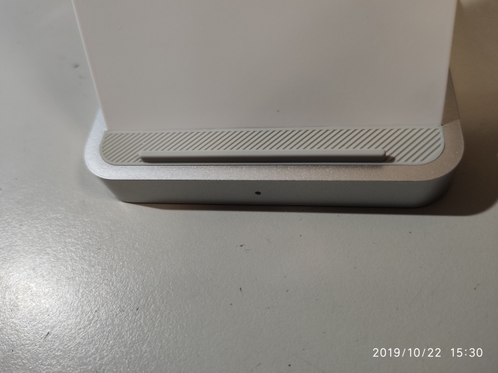 小米立式風冷30W無線充電分享（by小米9）
