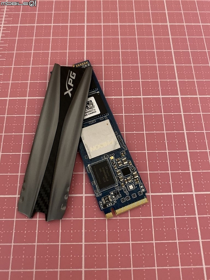 [開箱] 高熱 Gen4 SSD 救星，快睿 Frostbit M.2 熱導管散熱片