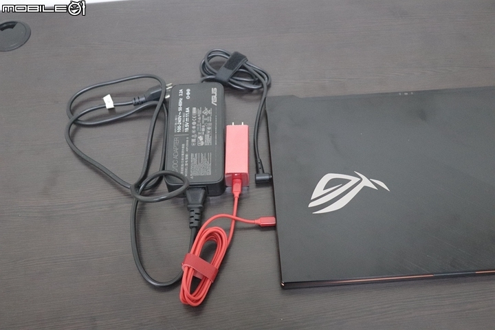 兼具PD充電實用性和效能暢玩AAA遊戲,大尺寸電競筆電ROG Zephyrus S GX701開箱心得