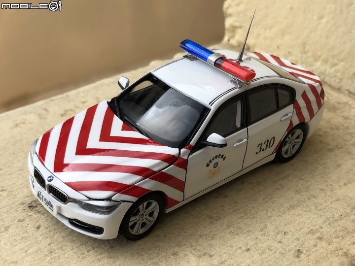 1/43 國道警察 BMW F30 紅斑馬巡警車