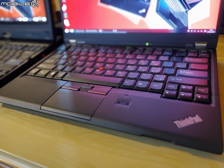 2019 年：X230 最強改裝之經典七列鍵盤 & FHD 觸控螢幕