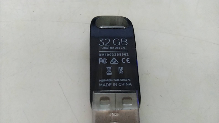 SanDisk Ultra Flair USB 3.0 CZ73隨身碟 32GB VS WD黑標機械式硬碟1T