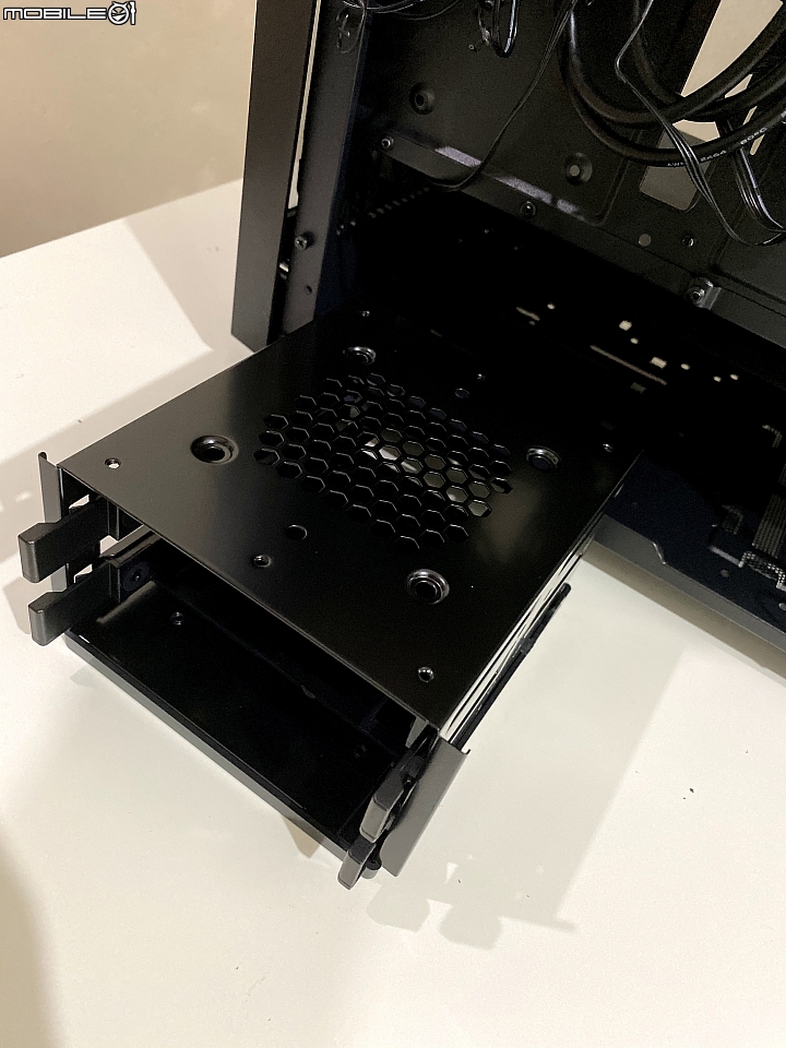 [開箱] ENERMAX 星光戰士  SF30 機殼 (圖多)