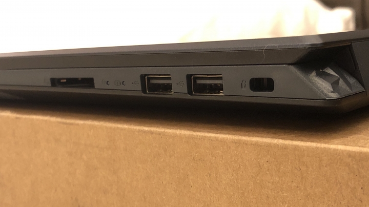ASUS F571 高CP值筆電簡單開箱 Feat鳳梨鮮蝦燉飯