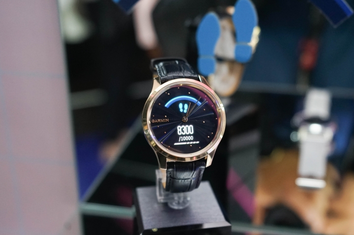 Garmin 全新一代敲敲錶 vivomove 系列發表!女神莫允雯也好心動