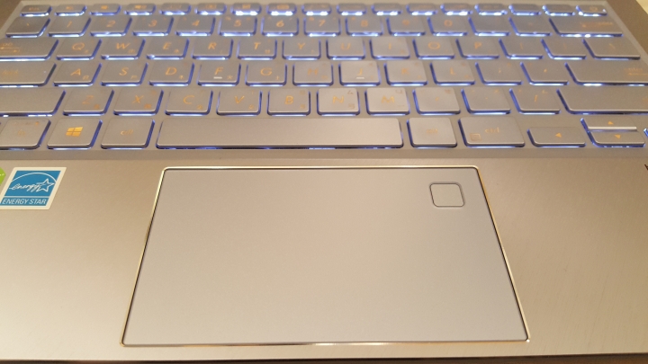 點我看大圖 ASUS Zenbook S13 UX392 x日本合掌村隨興開箱文