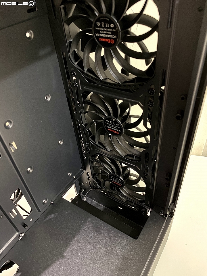 [開箱] ENERMAX 星光戰士  SF30 機殼 (圖多)