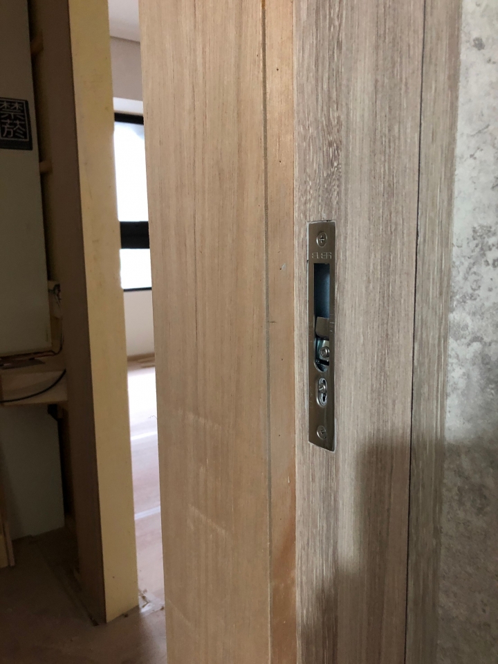 【開箱】光與影、黑白灰 台中逢甲 4房 重點裝潢 好 ~~~ 不簡單 ( 純看裝潢內容 )