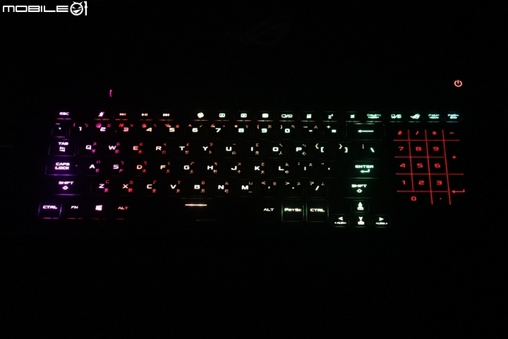 兼具PD充電實用性和效能暢玩AAA遊戲,大尺寸電競筆電ROG Zephyrus S GX701開箱心得