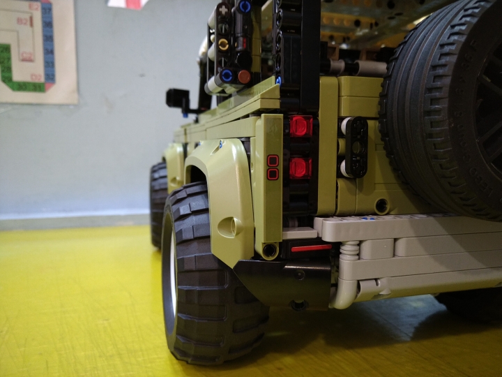 [ LEGO Technic ] 42110 Land Rover Defender 開箱