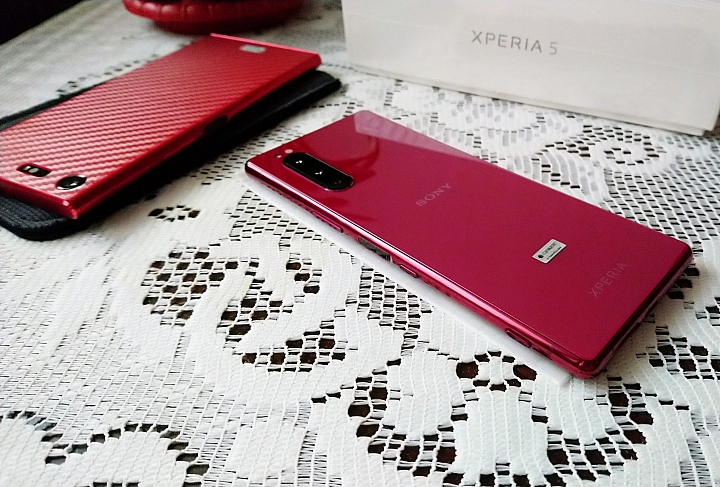 XPERIA 5 璃光紅簡單開箱(XZP鏡紅同框)