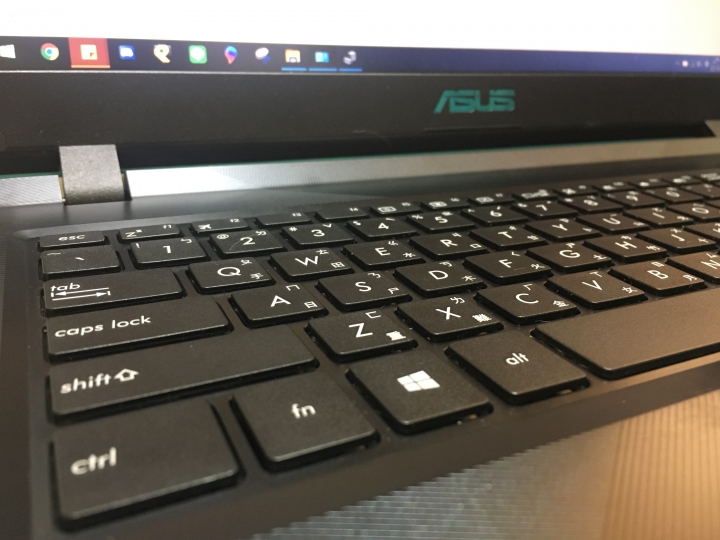 ASUS X571開箱(偷渡室友的X560小比較)