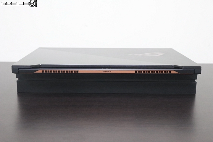 兼具PD充電實用性和效能暢玩AAA遊戲,大尺寸電競筆電ROG Zephyrus S GX701開箱心得