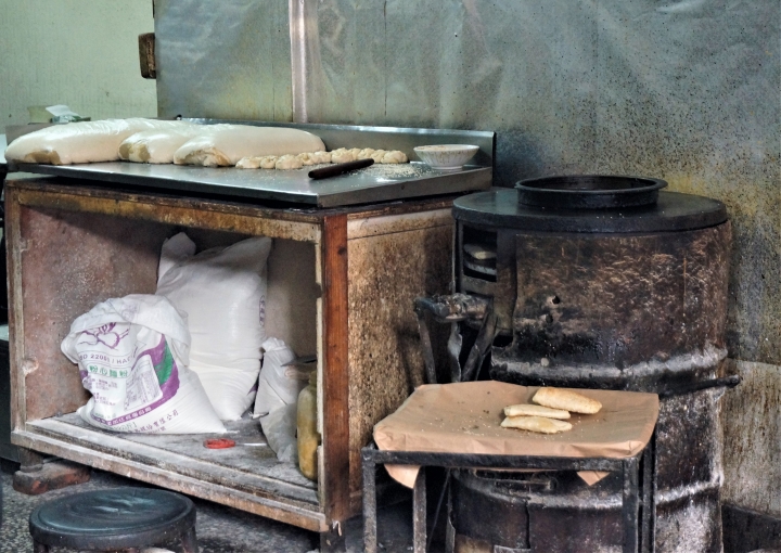 < 艋舺3餅 >之橋下燒餅無聲勝有聲