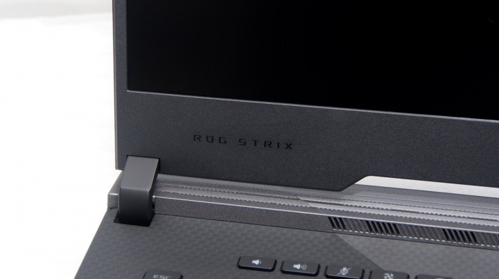 當超跑設計融合 RGB 華碩 ROG STRIX SCAR III G531GW