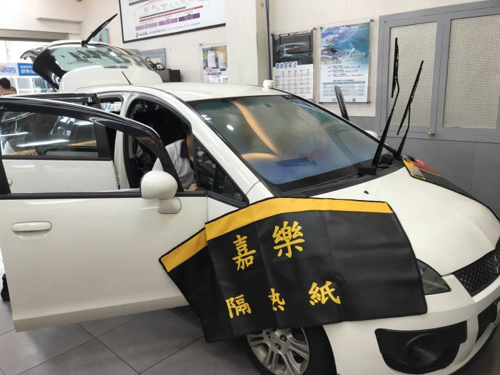 舊車換隔熱紙經驗分享(三菱colt plus)