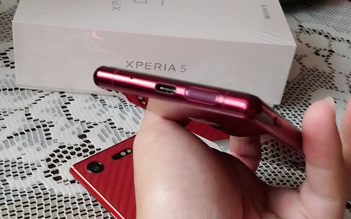 XPERIA 5 璃光紅簡單開箱(XZP鏡紅同框)