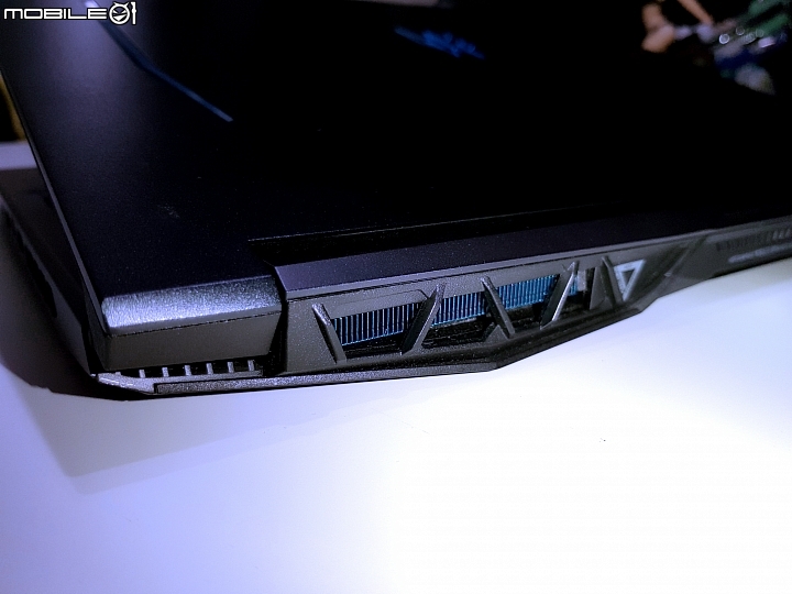 開箱心得-西裝暴徒 PREDATOR HELIOS 300 RTX2060