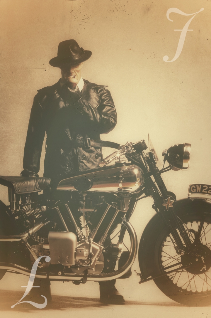 玩具攝影分享 - 1/6 Damtoys 黑幫王國 Spade J v.s. Minichamps Brough Superior SS100