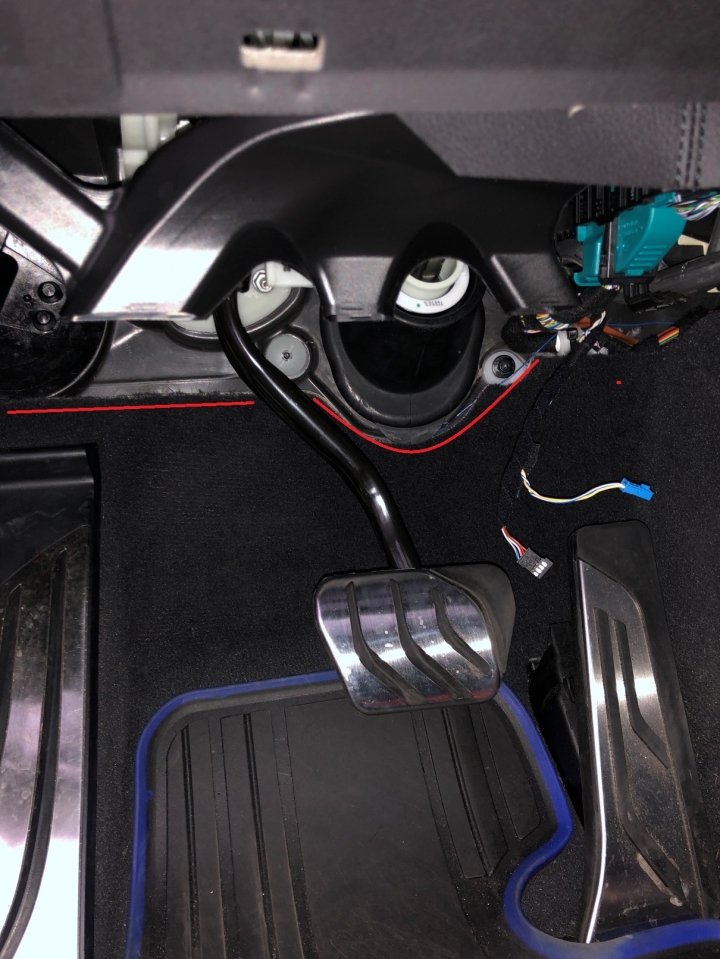 BMW 320i M Sport 加裝後車箱車內開啟按鍵 DIY