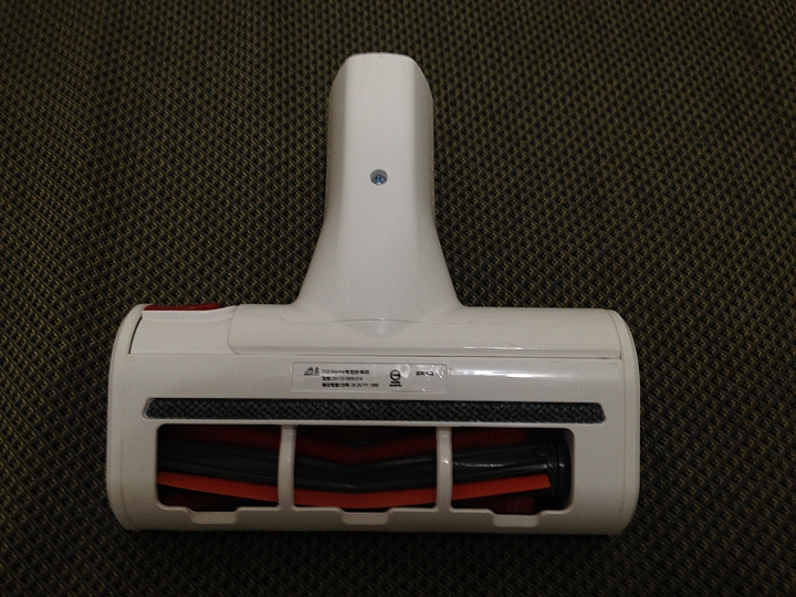 大叔家中兩大三小與《PUPPY小狗電器T10 Home無線手持吸塵器》的試用心得，左右開攻都很讚；Do Vacumming變成舉手之勞喔。