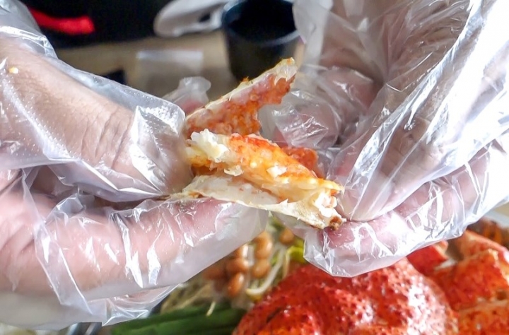 【台中│食記】「蝦爆了!」超狂創意韓料辣炒年糕鍋"24隻"蝦子躺好躺滿!