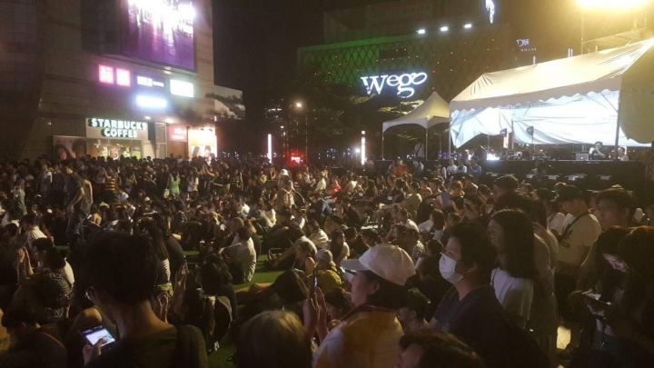 魔女們多久沒有在晚上跟老公去散步呢