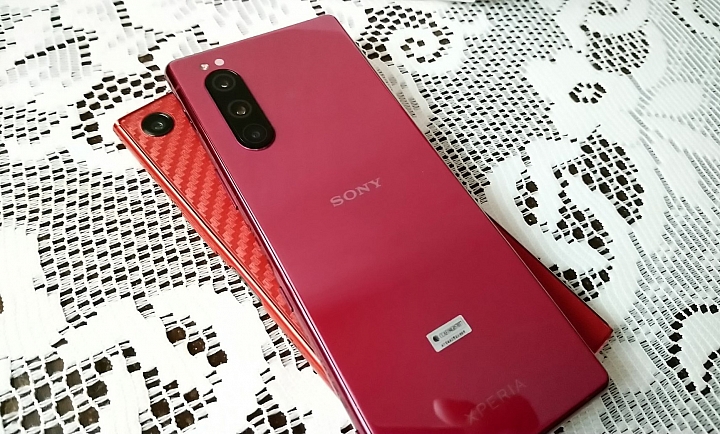 XPERIA 5 璃光紅簡單開箱(XZP鏡紅同框)
