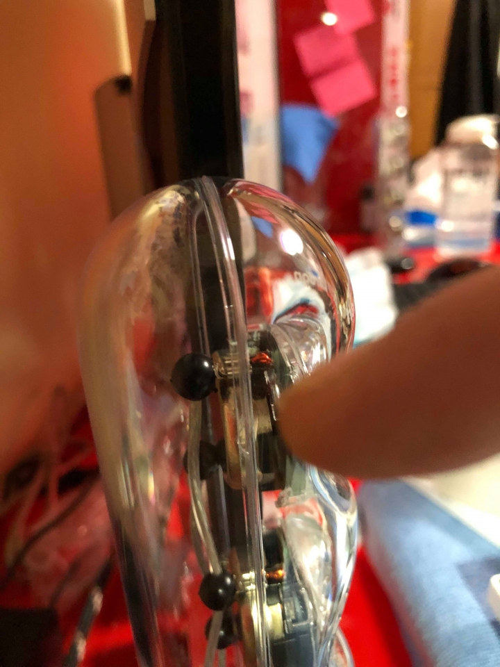 harman/kardon SOUNDSTICKS III 水母喇叭 自己裂開?