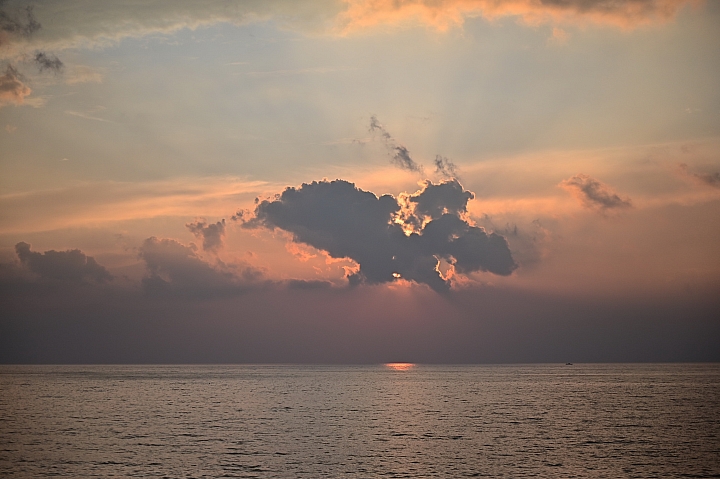 很難專心拍車城的夕陽