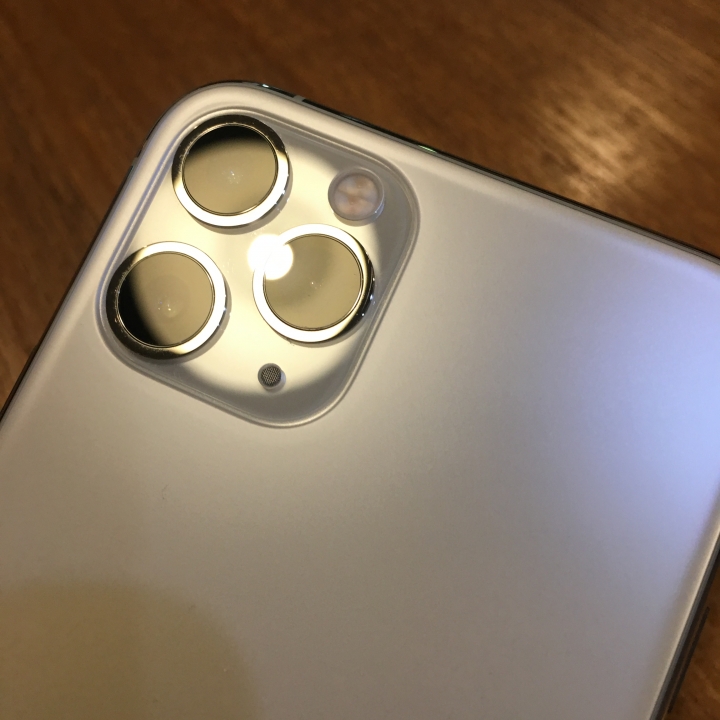 iPhone 11pro 鏡頭瑕疵！！