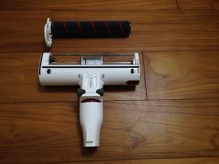 大叔家中兩大三小與《PUPPY小狗電器T10 Home無線手持吸塵器》的試用心得，左右開攻都很讚；Do Vacumming變成舉手之勞喔。