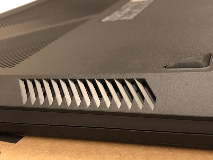 ASUS F571 高CP值筆電簡單開箱 Feat鳳梨鮮蝦燉飯