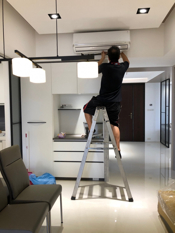【開箱】光與影、黑白灰 台中逢甲 4房 重點裝潢 好 ~~~ 不簡單 ( 純看裝潢內容 )