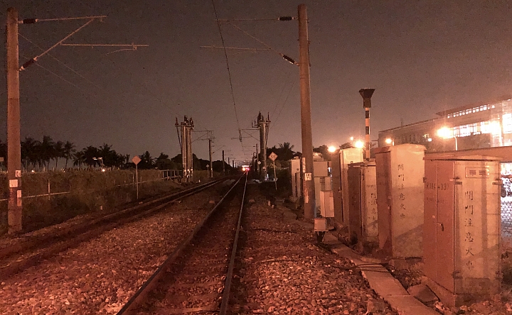 點我看大圖 幾款IPHONE 夜拍APP介紹 簡單感想~~