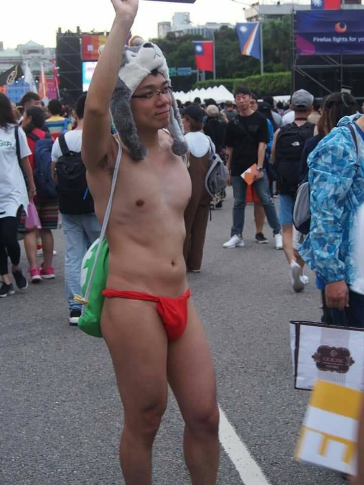 哪位同志來解惑一下 為何造勢一定要穿這樣